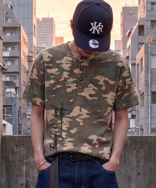 SPINNS(スピンズ)の「ヘンリーネックサーマル半袖Tシャツ/ウィング/バックプリント(Tシャツ/カットソー・メンズ・アイボリー/カモフラージュ/ブラック系その他/レッド系その他・ONESIZE)」の4枚目の写真