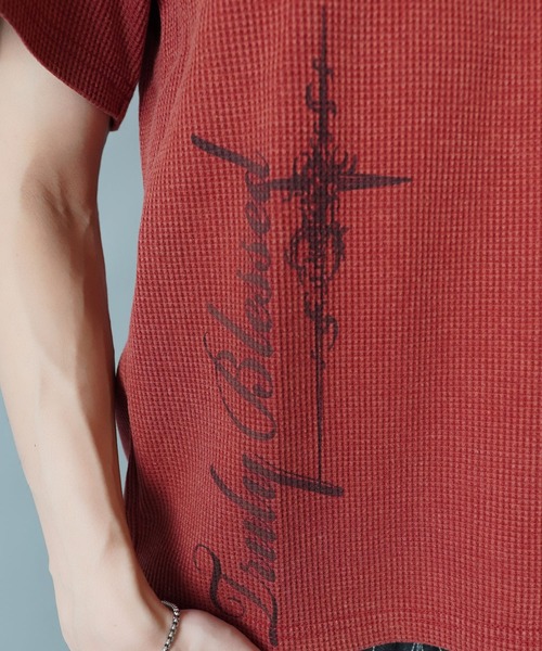 SPINNS(スピンズ)の「ヘンリーネックサーマル半袖Tシャツ/ウィング/バックプリント(Tシャツ/カットソー・メンズ・アイボリー/カモフラージュ/ブラック系その他/レッド系その他・ONESIZE)」の6枚目の写真