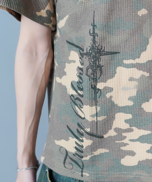 SPINNS(スピンズ)の「ヘンリーネックサーマル半袖Tシャツ/ウィング/バックプリント(Tシャツ/カットソー・メンズ・アイボリー/カモフラージュ/ブラック系その他/レッド系その他・ONESIZE)」の12枚目の写真