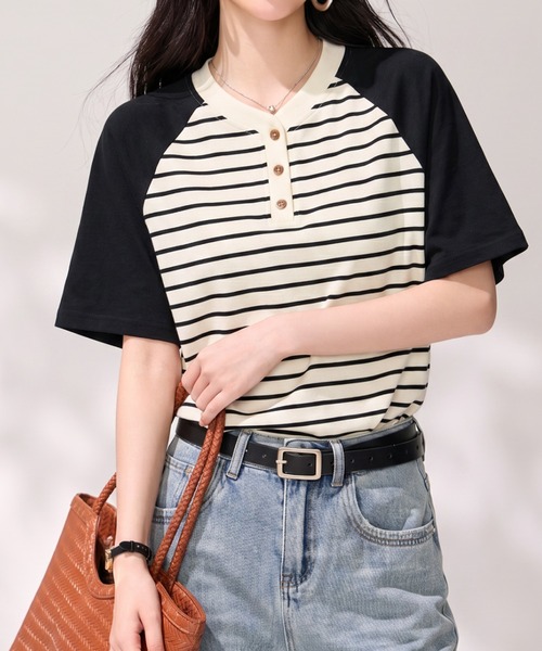 LUCPY(ラクピー)の「ボーダーヘンリーネックラグラントップス(その他トップス・レディース・ブルー・X-LARGE/LARGE/MEDIUM/SMALL)」の2枚目の写真