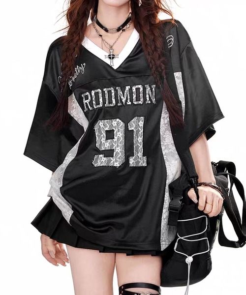 MAISON DE THERESE(メゾン ド テレーズ)の「レース模様プリント Vネックユニフォーム Tシャツ ヴィンテージ風半袖 ゆったりシルエット(Tシャツ/カットソー・レディース・Black・M)」の5枚目の写真