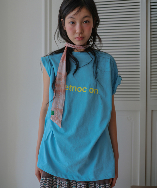 NOCONTENT(ノーコンテント)の「391. リバースビッグロゴT _ スカイブルー(Tシャツ/カットソー・レディース・その他・FREE)」の1枚目の写真