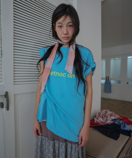 NOCONTENT(ノーコンテント)の「391. リバースビッグロゴT _ スカイブルー(Tシャツ/カットソー・レディース・その他・FREE)」の2枚目の写真