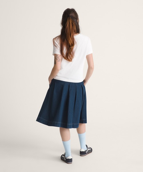 VANS（バンズ）の「ウィメンズ AUTHENTIC デニムスカート / Authentic Chino Denim Skirt Da VN000XEGDRR1（デニムスカート・レディース・インディゴブルー・26inch/24inch/36inch/34inch/32inch/30inch/29inch/28inch）」の2枚目の写真