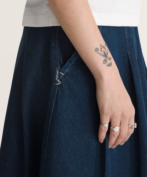 VANS（バンズ）の「ウィメンズ AUTHENTIC デニムスカート / Authentic Chino Denim Skirt Da VN000XEGDRR1（デニムスカート・レディース・インディゴブルー・26inch/24inch/36inch/34inch/32inch/30inch/29inch/28inch）」の3枚目の写真