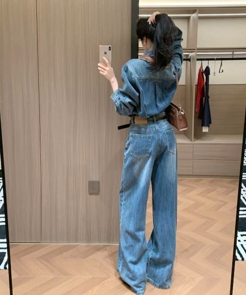 FAVORITO(ファヴォリート)の「デニムシャツ型トップスワイドパンツセットアップ(セットアップ・レディース・ブルー・M/L/S)」の4枚目の写真