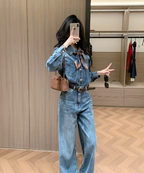FAVORITO(ファヴォリート)の「デニムシャツ型トップスワイドパンツセットアップ(セットアップ・レディース・ブルー・M/L/S)」の6枚目の写真