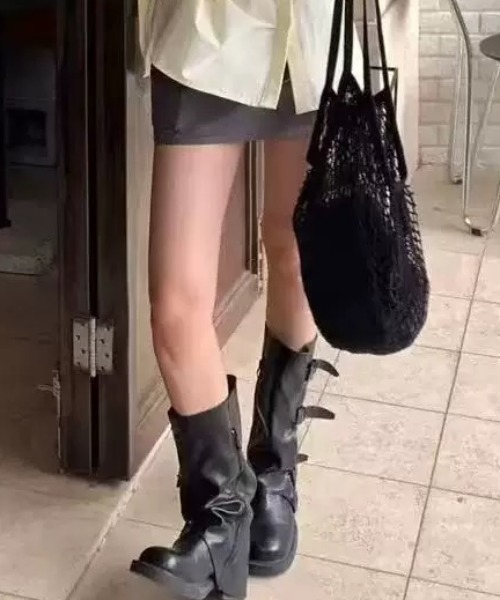 Vipoa（ヴィポア）の「Belted cover middle boots（ブーツ・レディース・ブラウン/ブラック・SMALL/MEDIUM/LARGE）」の10枚目の写真