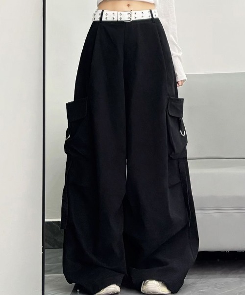 SHERU(シェル)の「英字ロゴ バックプリント ワイドストレートカーゴパンツ(カーゴパンツ・レディース・ブラック・S/L/M)」の17枚目の写真