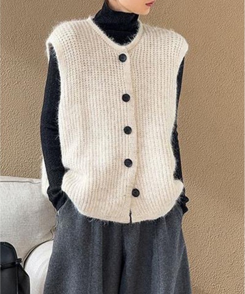 AsheKsha(アシクシャ)の「太番手ニットVネック一列ボタンベスト(ベスト・レディース・ベージュ/グレー・F)」の5枚目の写真