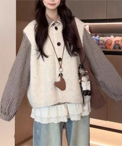 AsheKsha(アシクシャ)の「太番手ニットVネック一列ボタンベスト(ベスト・レディース・ベージュ/グレー・F)」の8枚目の写真
