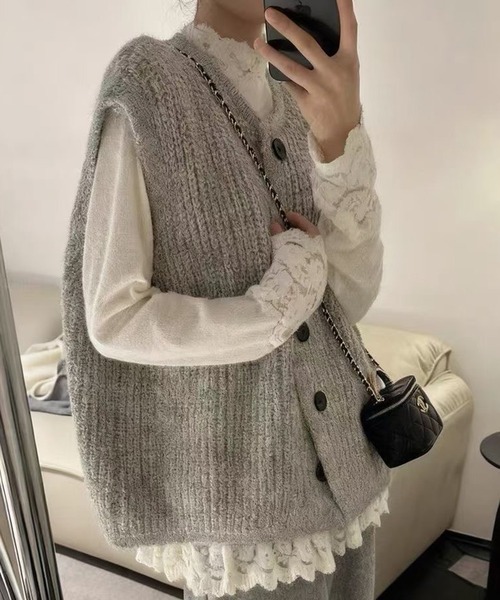 AsheKsha(アシクシャ)の「太番手ニットVネック一列ボタンベスト(ベスト・レディース・ベージュ/グレー・F)」の17枚目の写真
