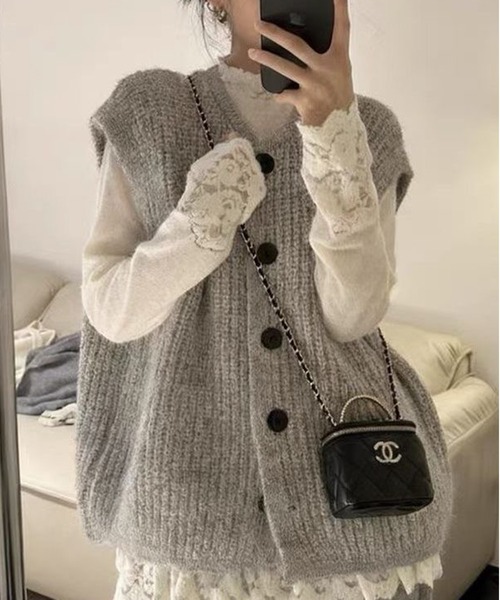 AsheKsha(アシクシャ)の「太番手ニットVネック一列ボタンベスト(ベスト・レディース・ベージュ/グレー・F)」の18枚目の写真
