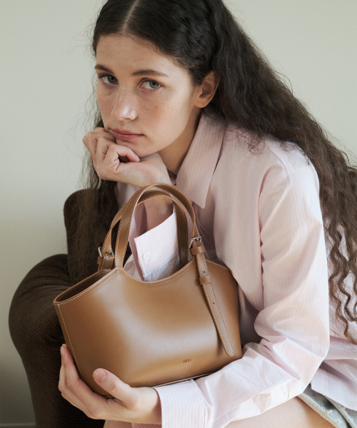 OVHEE（オヴェイ）の「ヴェルトートバッグ Vert Tote Bag（トートバッグ・レディース・ブラック/キャメル・FREE）」の6枚目の写真