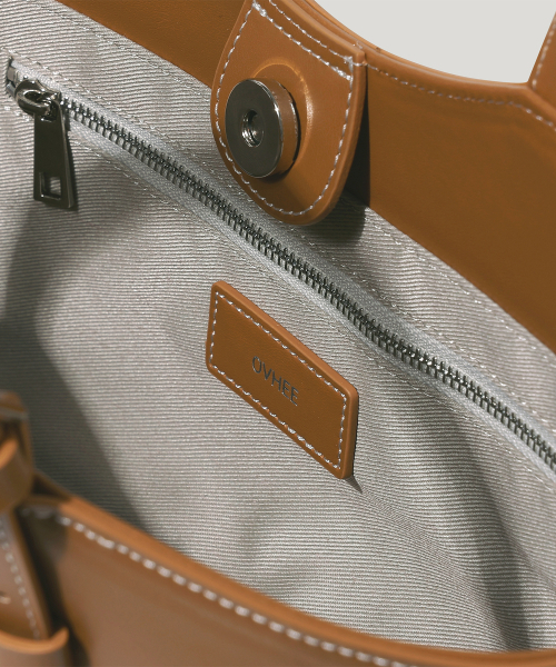 OVHEE（オヴェイ）の「ヴェルトートバッグ Vert Tote Bag（トートバッグ・レディース・ブラック/キャメル・FREE）」の19枚目の写真