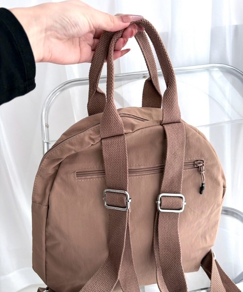 merrylatte（メリーラテ）の「A4対応 撥水ナイロン 3WAYラウンドバックパック【SS】（バックパック/リュック・レディース・パープル/イエロー/オフホワイト/ブラウン/カーキ/ブラック/グリーン/セージグリーン/マスタード/ベージュ・ONESIZE）」の12枚目の写真