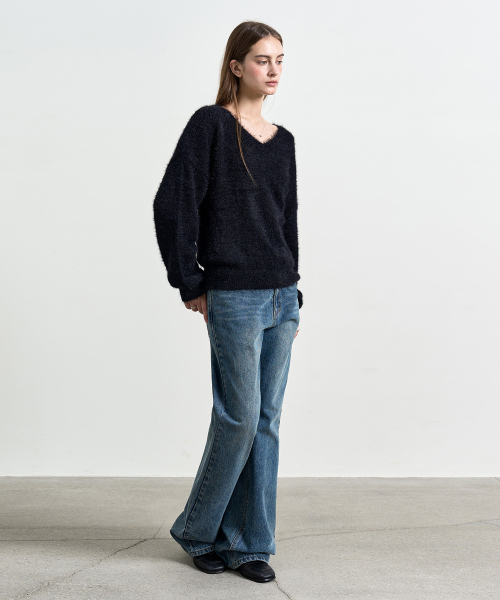 COSTUMEOCLOCK WOMAN(カスタムオクロック ウーマン)の「ヘアリー オフショルダー vneck ニット 2 COLOR COWKT023(ニット/セーター・レディース・ブラック/アイボリー・FREE)」の4枚目の写真