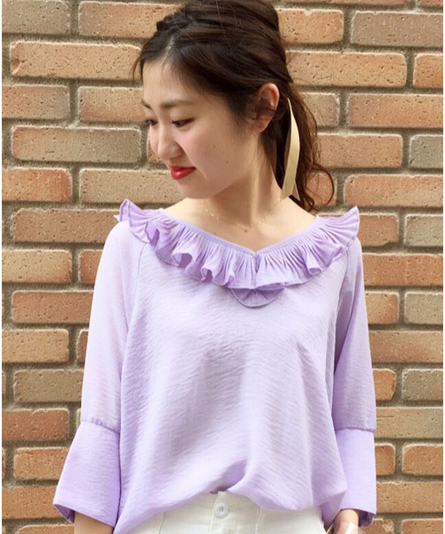 mystic(ミスティック)の「【mystic】衿フリルVプルオーバー(シャツ/ブラウス・レディース・パープル/グレー/ネイビー/ベージュ・フリ-)」の4枚目の写真