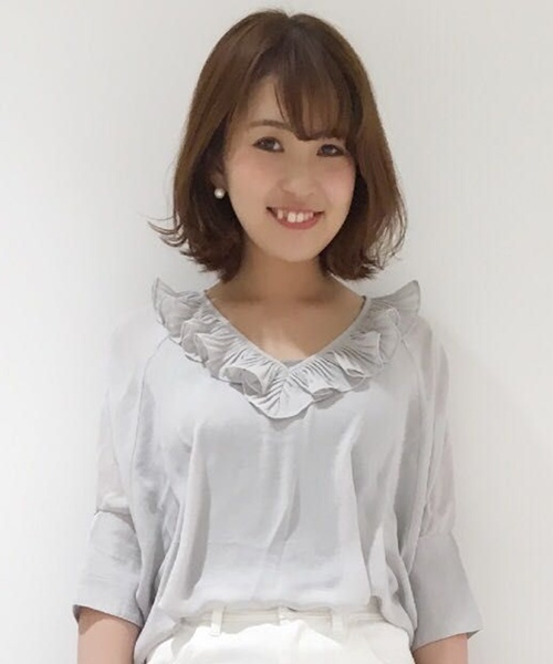 mystic(ミスティック)の「【mystic】衿フリルVプルオーバー(シャツ/ブラウス・レディース・パープル/グレー/ネイビー/ベージュ・フリ-)」の2枚目の写真