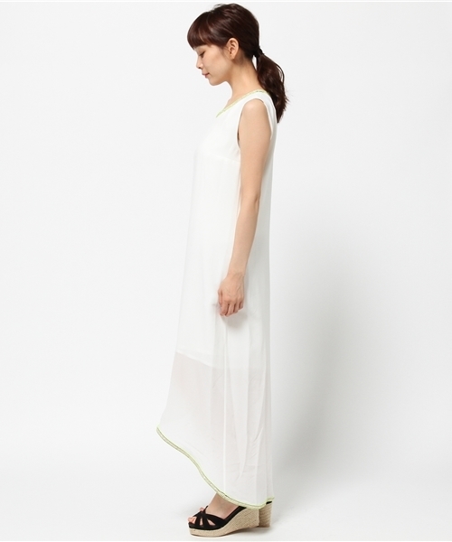 ELLA LUNA(エラルナ)の「ELLA LUNA テープツキワンピース◆(ワンピース・レディース・ブラック/ホワイト・36/34)」の4枚目の写真