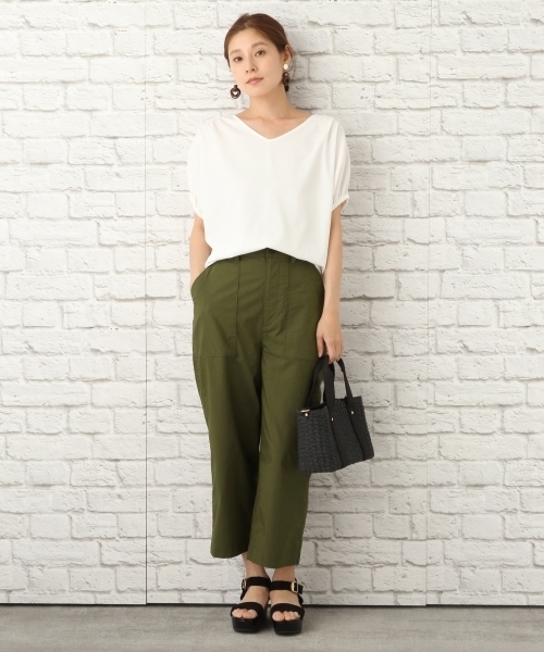 LEPSIM（レプシィム）の「ソデギャザーTブラウスSS　760195（シャツ/ブラウス・レディース・オフホワイト/ブラック/グレイッシュベージュ/マスタード・FREE）」の10枚目の写真