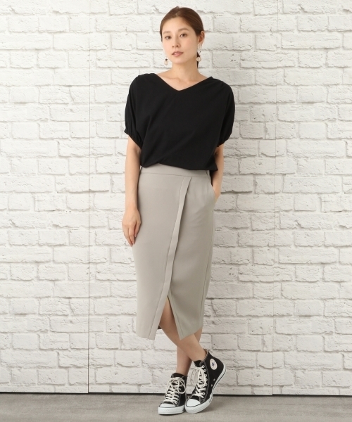 LEPSIM（レプシィム）の「ソデギャザーTブラウスSS　760195（シャツ/ブラウス・レディース・オフホワイト/ブラック/グレイッシュベージュ/マスタード・FREE）」の11枚目の写真