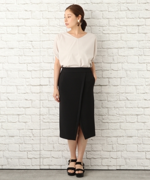 LEPSIM（レプシィム）の「ソデギャザーTブラウスSS　760195（シャツ/ブラウス・レディース・オフホワイト/ブラック/グレイッシュベージュ/マスタード・FREE）」の12枚目の写真