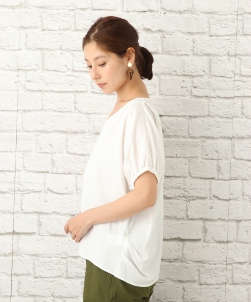 LEPSIM（レプシィム）の「ソデギャザーTブラウスSS　760195（シャツ/ブラウス・レディース・オフホワイト/ブラック/グレイッシュベージュ/マスタード・FREE）」の14枚目の写真