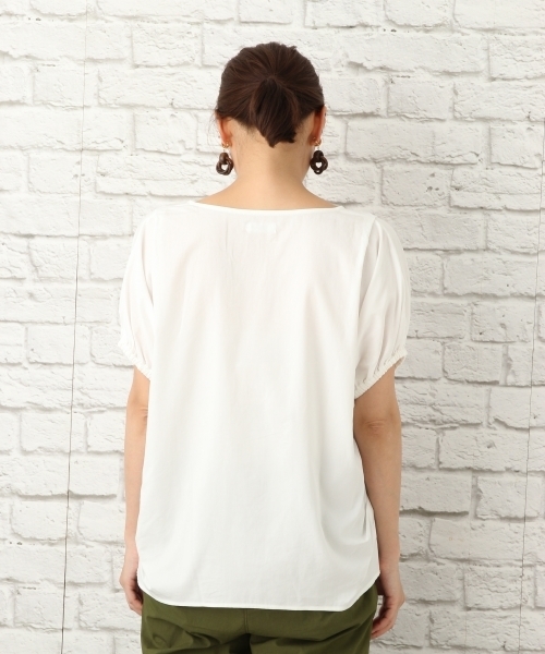 LEPSIM（レプシィム）の「ソデギャザーTブラウスSS　760195（シャツ/ブラウス・レディース・オフホワイト/ブラック/グレイッシュベージュ/マスタード・FREE）」の5枚目の写真