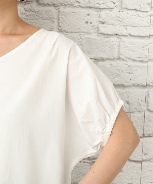 LEPSIM（レプシィム）の「ソデギャザーTブラウスSS　760195（シャツ/ブラウス・レディース・オフホワイト/ブラック/グレイッシュベージュ/マスタード・FREE）」の7枚目の写真