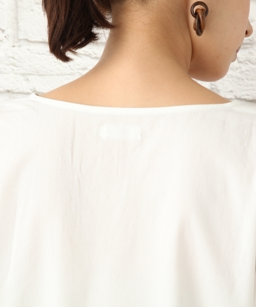 LEPSIM（レプシィム）の「ソデギャザーTブラウスSS　760195（シャツ/ブラウス・レディース・オフホワイト/ブラック/グレイッシュベージュ/マスタード・FREE）」の9枚目の写真