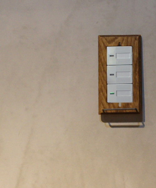 a.depeche(アデペシュ)の「wood hang bar switch plate wide / ウッドハングバースイッチプレート 1口(インテリア雑貨・レディース・ブラウン・FREE)」の4枚目の写真