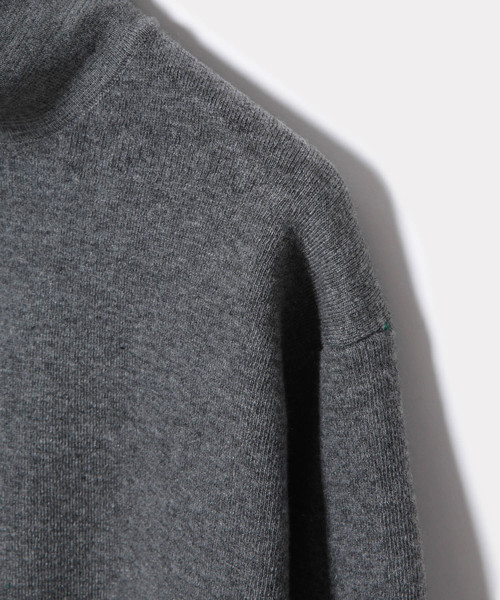 ADAM ET ROPE'（アダムエロペ）の「トラックハーフジップニットプルオーバー（ニット/セーター・メンズ・ダークブラウン/グレー・M/L）」の8枚目の写真