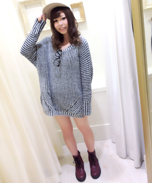 one after another NICE CLAUP（ワンアフターアナザーナイスクラップ）の「【ナイスクラップ】噴水プルオーバー（ニット/セーター・レディース・ブラック/ホワイト系その他/アイボリー・FREE）」の3枚目の写真