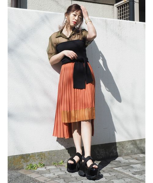 EVRIS（エヴリス）の「ステップヘムプリーツミディスカート（スカート・レディース・オレンジ/ブラック・MEDIUM/SMALL）」の4枚目の写真