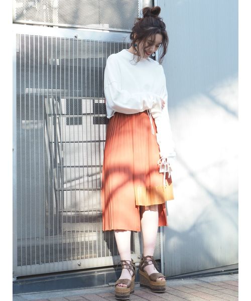 EVRIS（エヴリス）の「ステップヘムプリーツミディスカート（スカート・レディース・オレンジ/ブラック・MEDIUM/SMALL）」の3枚目の写真