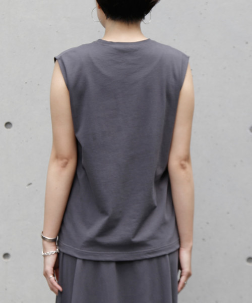 Liesse(リエス)の「コットンノースリーブ(Tシャツ/カットソー・レディース・チャコールグレー/ベージュ/パープル・FREE)」の7枚目の写真