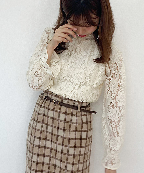 apres jour（アプレジュール）の「レースハイネックブラウス【ZOZOTOWN限定アイテム】（シャツ/ブラウス・レディース・ブラック/ベージュ/オフホワイト/モカ・フリー）」の4枚目の写真