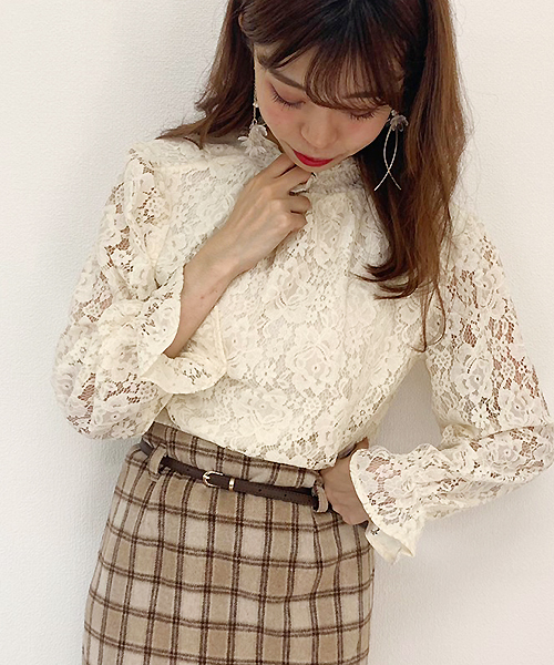 apres jour（アプレジュール）の「レースハイネックブラウス【ZOZOTOWN限定アイテム】（シャツ/ブラウス・レディース・ブラック/ベージュ/オフホワイト/モカ・フリー）」の6枚目の写真