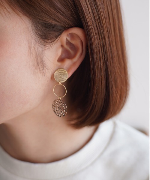 Port（ポート）の「ゴールド レース タッセル イヤリング（イヤリング・レディース・カーキ/アイボリー/バーガンディー/グレイッシュベージュ・FREE）」の7枚目の写真