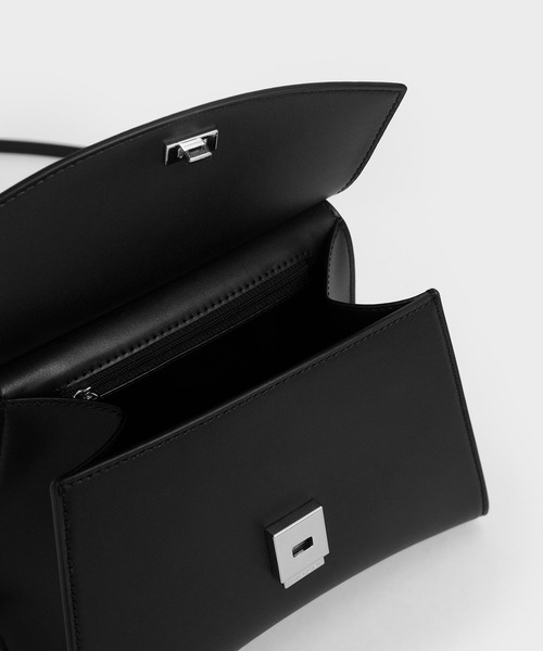 CHARLES & KEITH（チャールズ & キース）の「アクリルハンドル スカルプチャーバッグ / Acrylic Handle Sculptural Bag（ハンドバッグ・レディース・ブラック/グレー/マルチ/ブルー系その他2・S）」の8枚目の写真