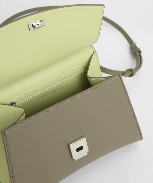 CHARLES & KEITH（チャールズ & キース）の「アクリルハンドル スカルプチャーバッグ / Acrylic Handle Sculptural Bag（ハンドバッグ・レディース・ブラック/グレー/マルチ/ブルー系その他2・S）」の13枚目の写真