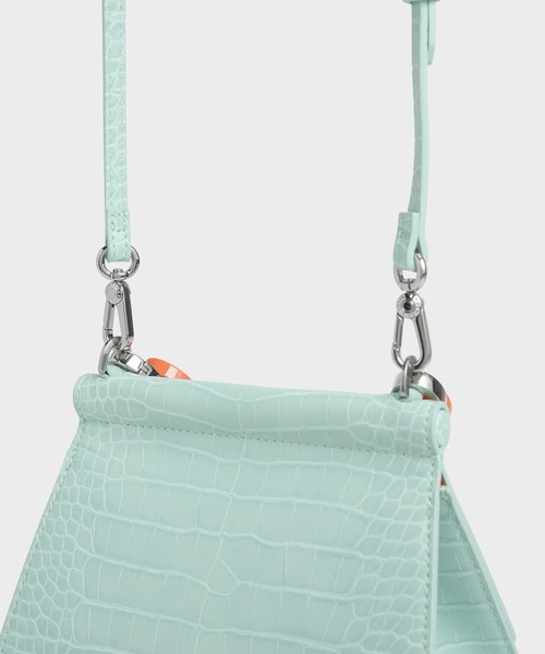 CHARLES & KEITH（チャールズ & キース）の「アクリルハンドル スカルプチャーバッグ / Acrylic Handle Sculptural Bag（ハンドバッグ・レディース・ブラック/グレー/マルチ/ブルー系その他2・S）」の17枚目の写真