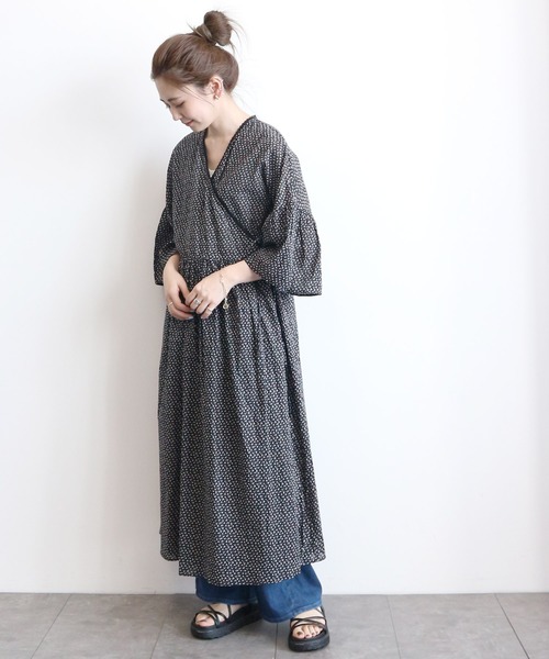 AMERICAN HOLIC（アメリカンホリック）の「カシュクール袖フレアガウンワンピース　＊〇（ワンピース・レディース・チャコールグレー/その他14/ブルー系その他3/その他9/ライトベージュ・FREE）」の4枚目の写真