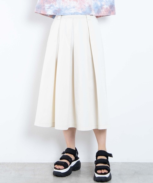WEGO（ウィゴー）の「WEGO/チノプリーツフレアロングスカート（スカート・レディース・ホワイト/ベージュ・FREE）」の2枚目の写真