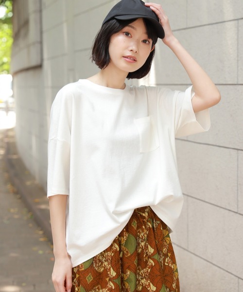 LAKOLE（ラコレ）の「ワイドシルエットポケットTシャツ / LAKOLE（Tシャツ/カットソー・レディース・ライトブラウン/ベージュ/オフホワイト/ブラック/ライトブルー・SMALL/MEDIUM）」の2枚目の写真