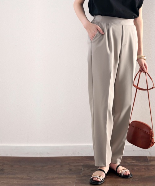 classicalelf(クラシカルエルフ)の「センタープレステーパードパンツ(スラックス・レディース・ブラック/モカ/ホワイト系その他/グレイッシュベージュ・SMALL/MEDIUM/LARGE/X-LARGE)」の7枚目の写真