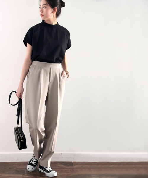 classicalelf(クラシカルエルフ)の「センタープレステーパードパンツ(スラックス・レディース・ブラック/モカ/ホワイト系その他/グレイッシュベージュ・SMALL/MEDIUM/LARGE/X-LARGE)」の5枚目の写真
