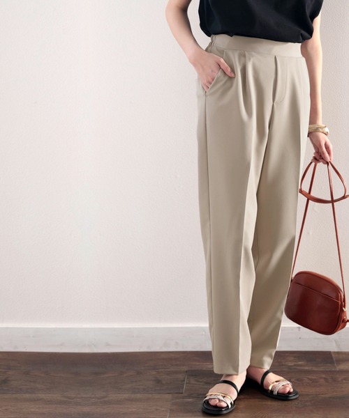 classicalelf(クラシカルエルフ)の「センタープレステーパードパンツ(スラックス・レディース・ブラック/モカ/ホワイト系その他/グレイッシュベージュ・SMALL/MEDIUM/LARGE/X-LARGE)」の13枚目の写真