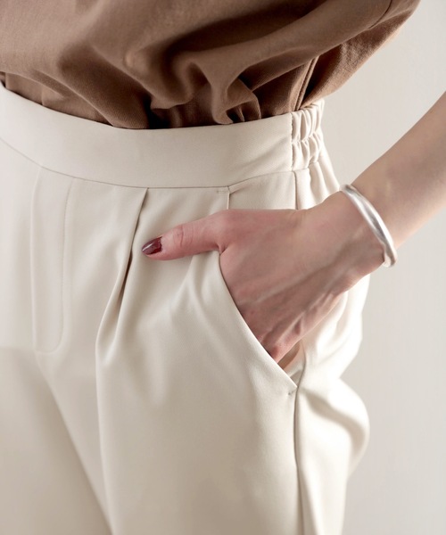 classicalelf(クラシカルエルフ)の「センタープレステーパードパンツ(スラックス・レディース・ブラック/モカ/ホワイト系その他/グレイッシュベージュ・SMALL/MEDIUM/LARGE/X-LARGE)」の20枚目の写真